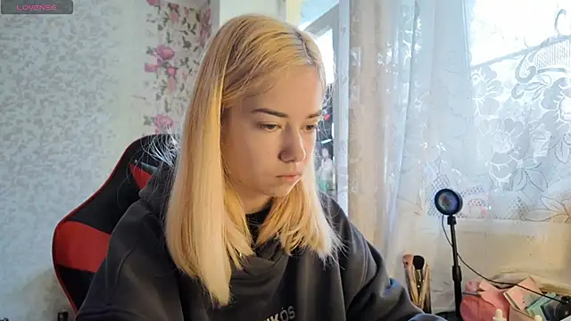 Snapshot of Witching_Moon chatting on October 2025 07:18:02 AM Witching Moon online show from October 2025 07:18:02 AM