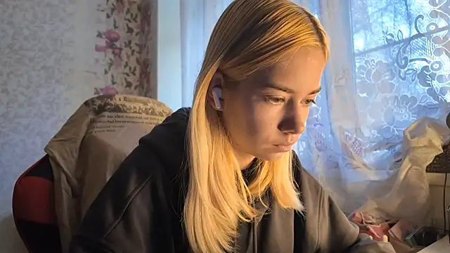 Snapshot of Witching_Moon chatting on October 2025 07:20:02 AM Witching Moon online show from October 2025 07:20:02 AM