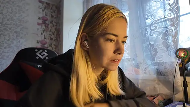 Snapshot of Witching_Moon chatting on October 2025 07:34:02 AM Witching Moon online show from October 2025 07:34:02 AM