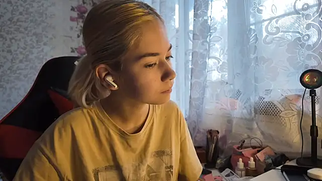 Snapshot of Witching_Moon chatting on October 2025 07:32:01 AM Witching Moon online show from October 2025 07:32:01 AM