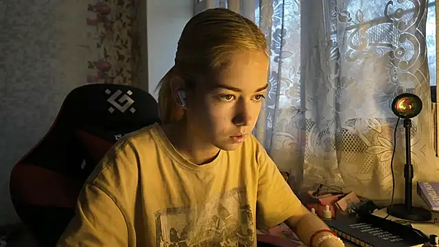 Snapshot of Witching_Moon chatting on October 2025 07:31:01 AM Witching Moon online show from October 2025 07:31:01 AM