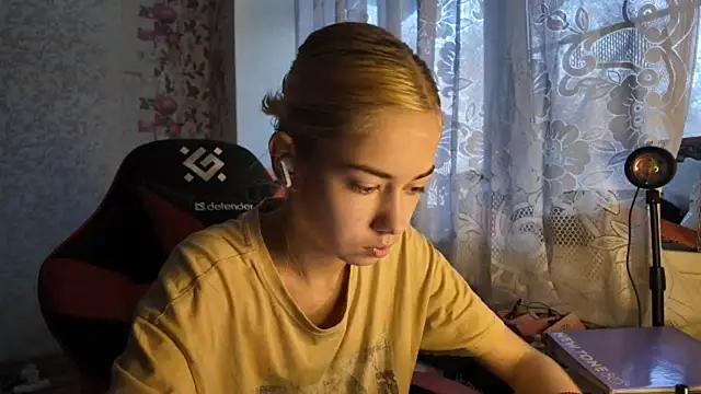 Snapshot of Witching_Moon chatting on November 2025 08:38:02 AM Witching Moon online show from November 2025 08:38:02 AM