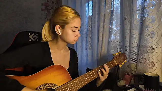 Snapshot of Witching_Moon chatting on November 2025 07:29:02 AM Witching Moon online show from November 2025 07:29:02 AM