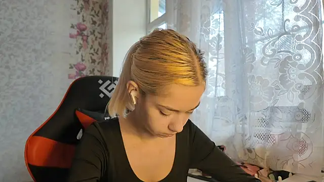 Snapshot of Witching_Moon chatting on November 2025 07:41:02 AM Witching Moon online show from November 2025 07:41:02 AM