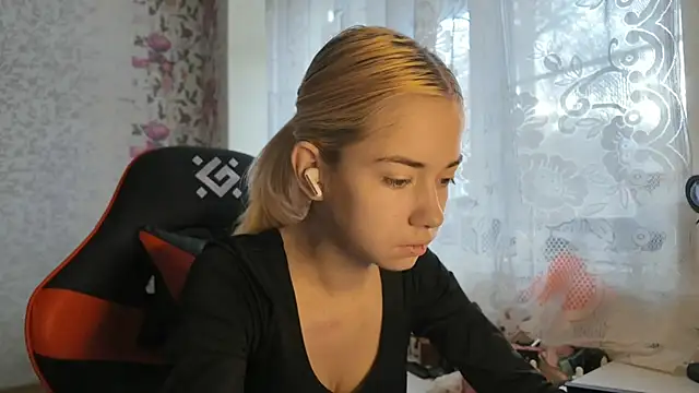 Snapshot of Witching_Moon chatting on November 2025 07:20:02 AM Witching Moon online show from November 2025 07:20:02 AM