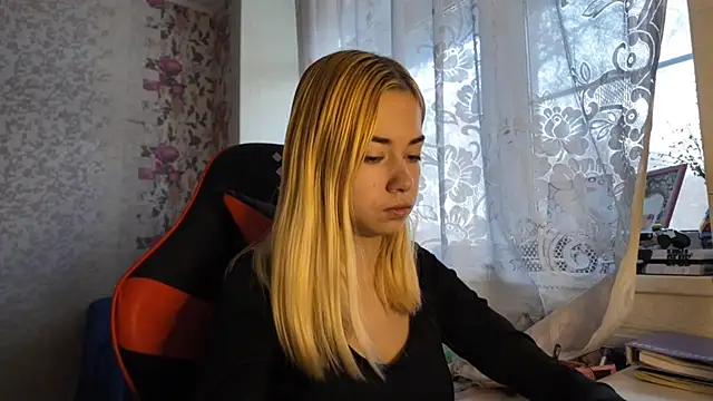 Snapshot of Witching_Moon chatting on November 2025 07:40:01 AM Witching Moon online show from November 2025 07:40:01 AM