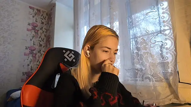 Snapshot of Witching_Moon chatting on November 2025 07:58:01 AM Witching Moon online show from November 2025 07:58:01 AM