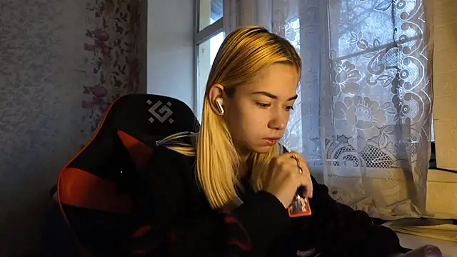 Snapshot of Witching_Moon chatting on November 2025 07:35:02 AM Witching Moon online show from November 2025 07:35:02 AM