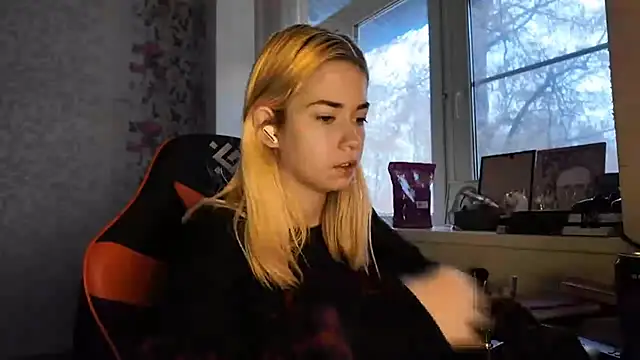 Snapshot of Witching_Moon chatting on November 2025 07:30:01 AM Witching Moon online show from November 2025 07:30:01 AM