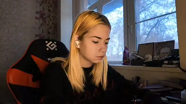 Snapshot of Witching_Moon chatting on November 2025 07:41:02 AM Witching Moon online show from November 2025 07:41:02 AM