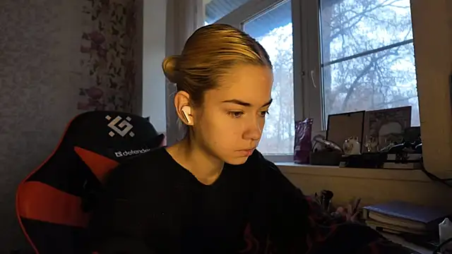 Snapshot of Witching_Moon chatting on November 2025 08:26:01 AM Witching Moon online show from November 2025 08:26:01 AM