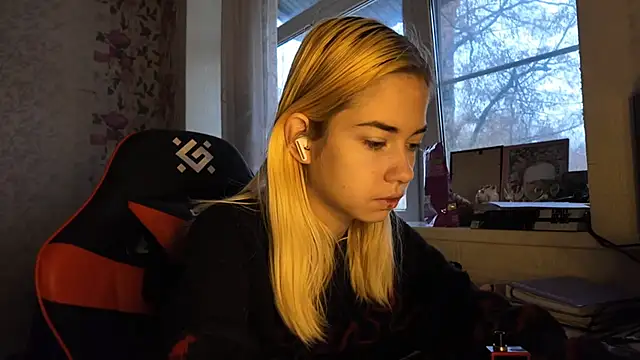 Snapshot of Witching_Moon chatting on November 2025 08:06:01 AM Witching Moon online show from November 2025 08:06:01 AM