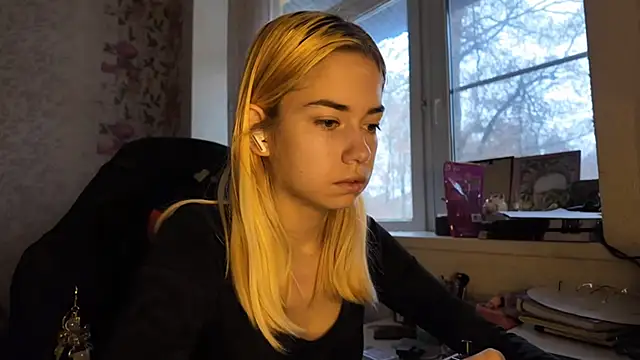 Snapshot of Witching_Moon chatting on December 2025 07:35:01 AM Witching Moon online show from December 2025 07:35:01 AM