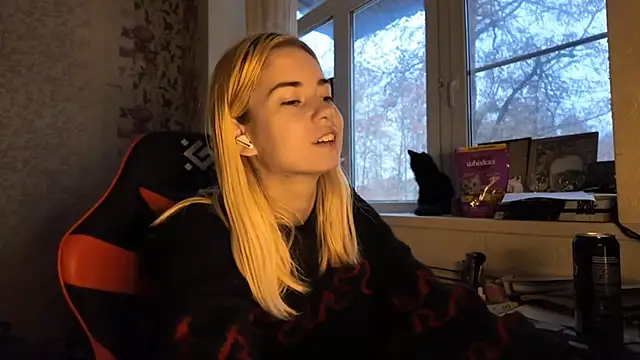 Snapshot of Witching_Moon chatting on December 2025 07:05:01 AM Witching Moon online show from December 2025 07:05:01 AM