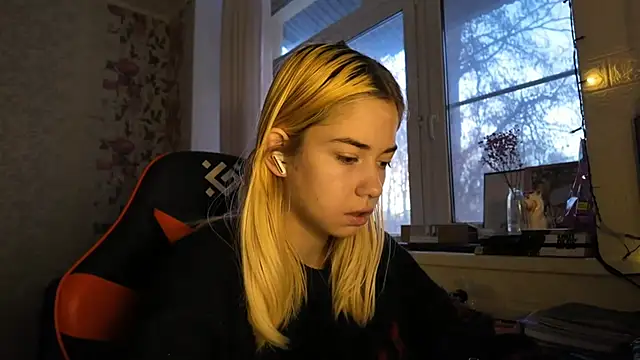 Snapshot of Witching_Moon chatting on December 2025 05:55:02 AM Witching Moon online show from December 2025 05:55:02 AM