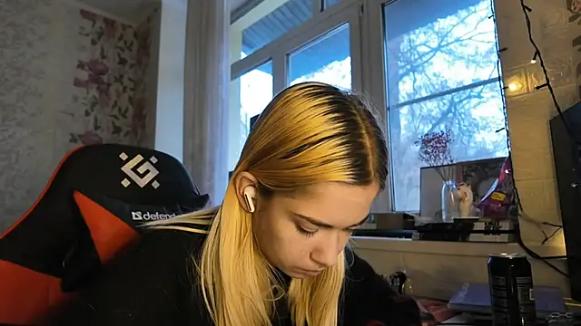 Snapshot of Witching_Moon chatting on December 2025 07:14:02 AM Witching Moon online show from December 2025 07:14:02 AM