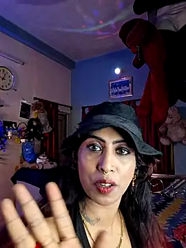 Snapshot of Love_Beauty01 chatting on June 2026 06:56:01 PM Love Beauty01 online show from June 2026 06:56:01 PM