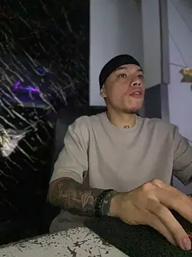 AlphaMasterXxx online show from October 2025 01:47:02 AM