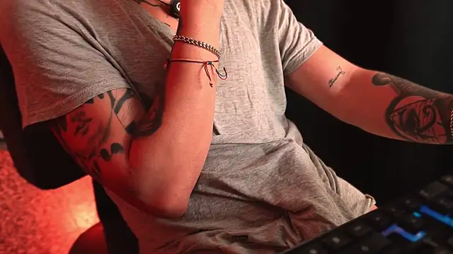 AlphaMasterXxx online show from April 2026 01:41:01 PM