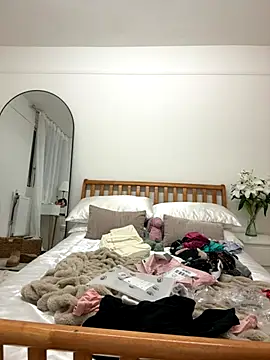 MilaRenee online show from October 2025 06:19:02 PM