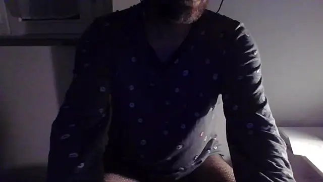 Snapshot of Skeye2 chatting on November 2025 01:29:01 AM Skeye2 online show from November 2025 01:29:01 AM