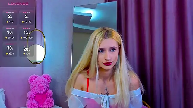 Snapshot of Monica_Leen chatting on October 2025 06:39:02 AM Monica Leen online show from October 2025 06:39:02 AM