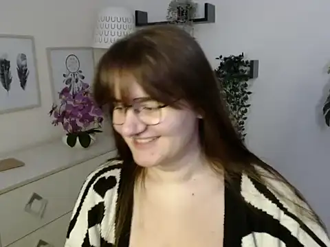 Julie Diamond online show from November 2025 01:33:02 PM