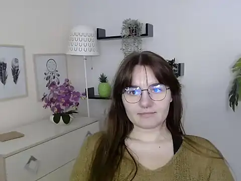 Julie Diamond online show from November 2025 04:08:02 PM