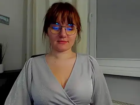 Julie Diamond online show from December 2025 05:00:01 PM