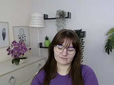 Julie Diamond online show from December 2025 01:37:02 PM