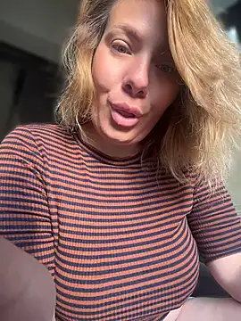 Snapshot of emmasweett11 chatting on July 2026 03:56:02 AM emmasweett11 online show from July 2026 03:56:02 AM