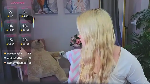 Millie Vanillies online show from October 2025 04:12:01 AM