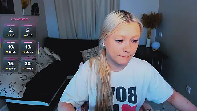 Millie Vanillies online show from December 2025 05:49:02 AM