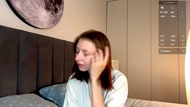 Snapshot of EllieDream chatting on September 2025 07:08:01 AM EllieDream online show from September 2025 07:08:01 AM