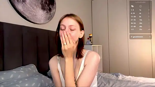 Snapshot of EllieDream chatting on September 2025 07:09:02 AM EllieDream online show from September 2025 07:09:02 AM