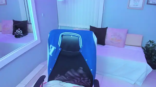 Snapshot of Miku_Kita chatting on October 2025 01:52:01 PM Miku Kita online show from October 2025 01:52:01 PM