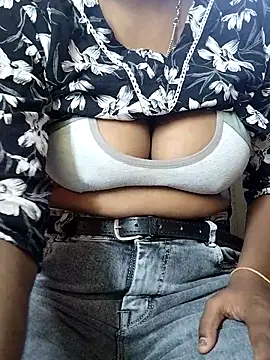 Snapshot of Laxmi_89 chatting on October 2025 03:21:02 AM Laxmi 89 online show from October 2025 03:21:02 AM