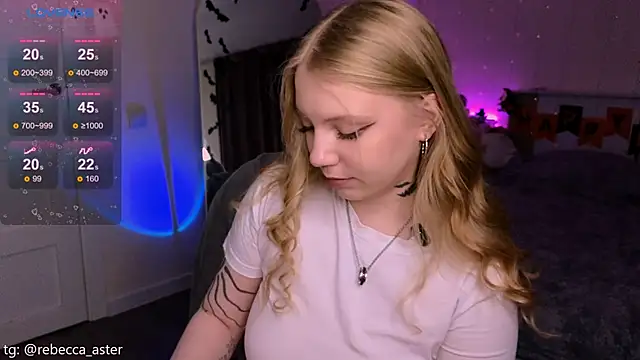 Snapshot of RebeccaAster chatting on October 2025 04:09:02 PM RebeccaAster online show from October 2025 04:09:02 PM