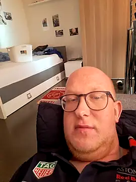 Snapshot of geilerd122 chatting on October 2025 01:12:02 PM geilerd122 online show from October 2025 01:12:02 PM