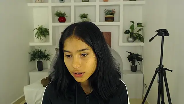 Snapshot of Milaa_Star_ chatting on February 2026 04:05:02 AM Milaa Star online show from February 2026 04:05:02 AM