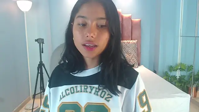 Snapshot of Milaa_Star_ chatting on February 2026 03:02:01 AM Milaa Star online show from February 2026 03:02:01 AM