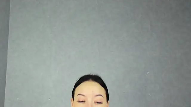 EileenMoores online show from December 2025 09:47:02 AM