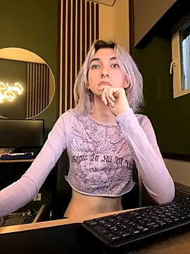 MiaInAir online show from November 2025 12:27:01 PM