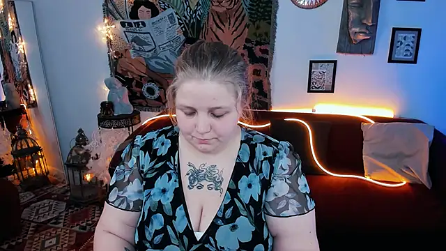 Snapshot of SladaDell chatting on September 2025 05:07:02 AM SladaDell online show from September 2025 05:07:02 AM