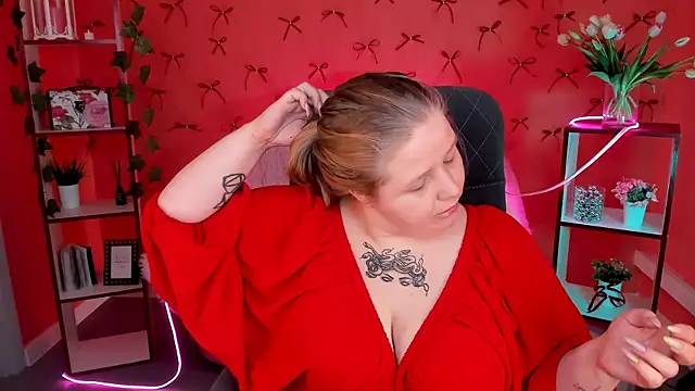 Snapshot of SladaDell chatting on September 2025 06:12:02 AM SladaDell online show from September 2025 06:12:02 AM