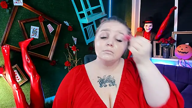 Snapshot of SladaDell chatting on October 2025 05:19:02 AM SladaDell online show from October 2025 05:19:02 AM