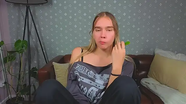 Snapshot of Vel1ka chatting on October 2025 11:52:01 AM Vel1ka online show from October 2025 11:52:01 AM