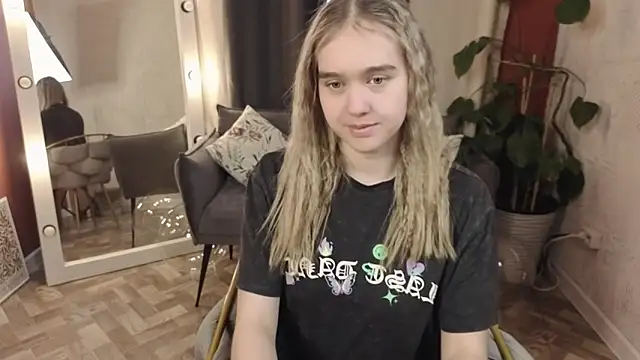 Snapshot of Vel1ka chatting on April 2026 12:28:01 PM Vel1ka online show from April 2026 12:28:01 PM