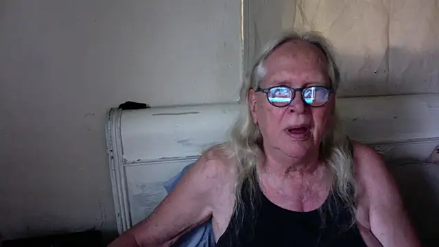 Snapshot of OldLadySara chatting on July 2026 11:52:02 PM OldLadySara online show from July 2026 11:52:02 PM