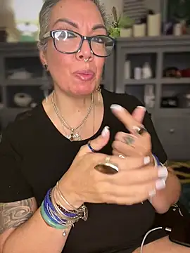 dieseldame1313 online show from February 2026 03:22:01 AM